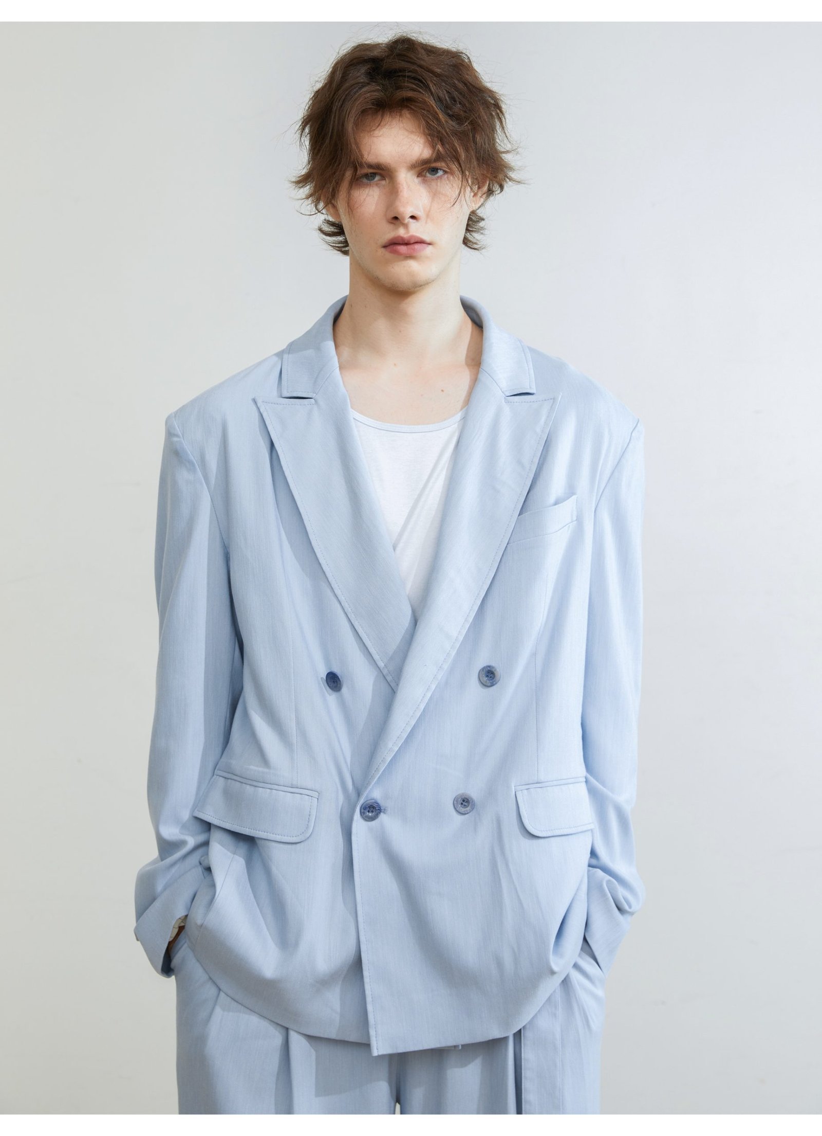 Linen blend double breasted suit texture is delicate and natural