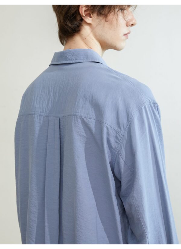 Blend pleated silk lake blue long sleeve shirt is simple and loose